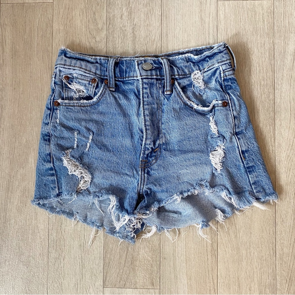Abercrombie & Fitch The Mom Short High Rise Size 24